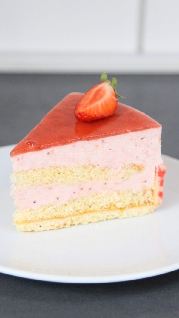 Erdbeermousse Torte - Vorbestellung