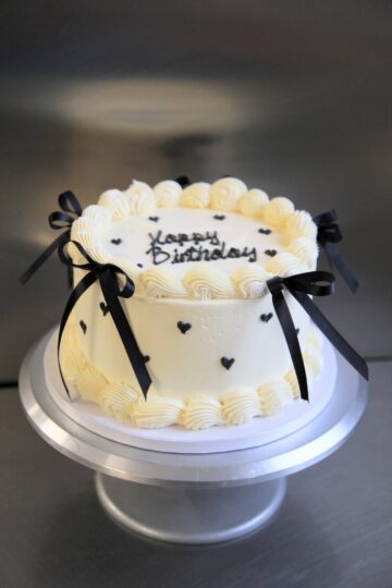 Schleifen Torte mit Herzchen